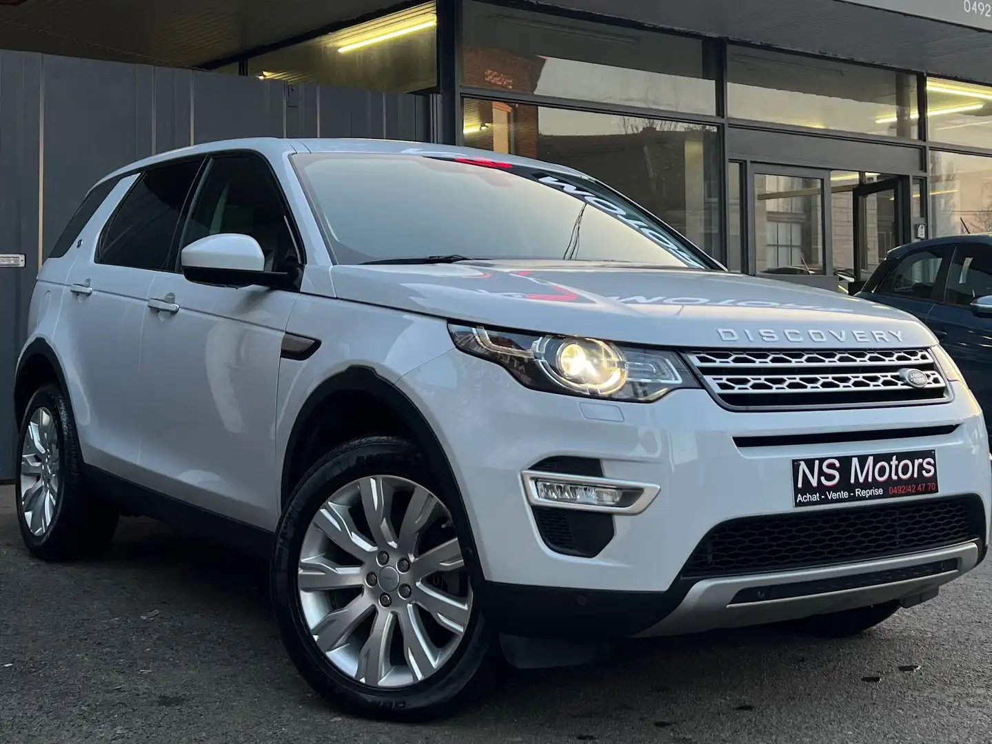 Land Rover Discovery Sport 2.0 TD4 HSE Luxury Wit - 1