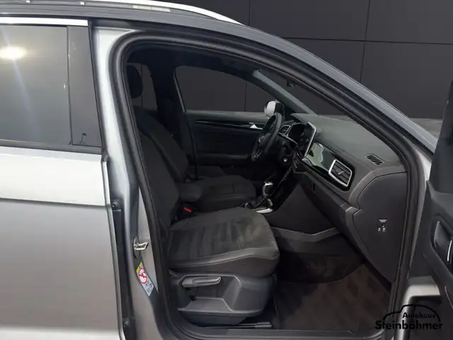 Volkswagen T-Roc view 13