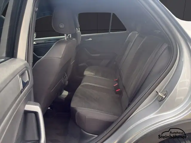 Volkswagen T-Roc view 14