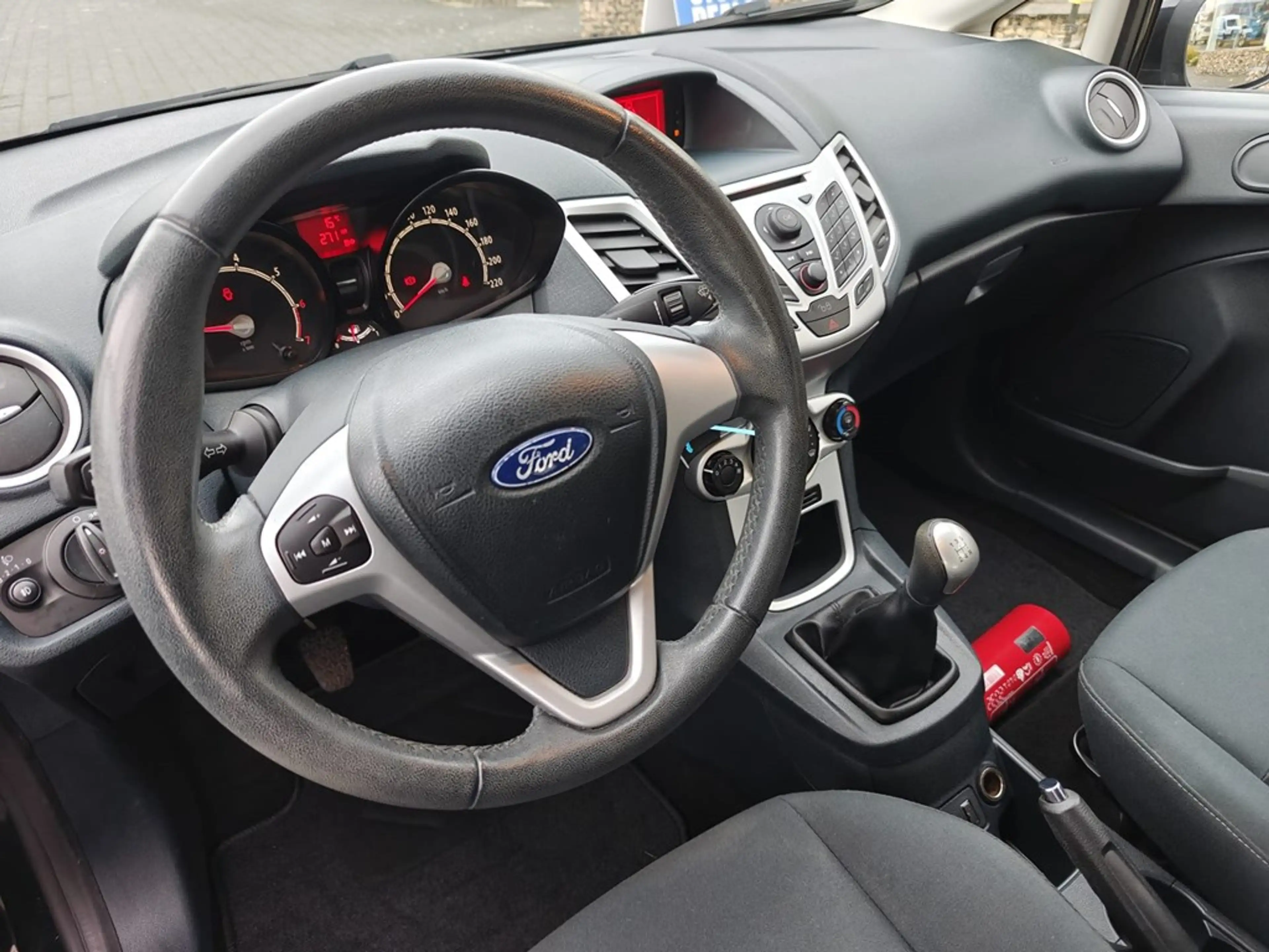 Ford Fiesta Trend — photo 11