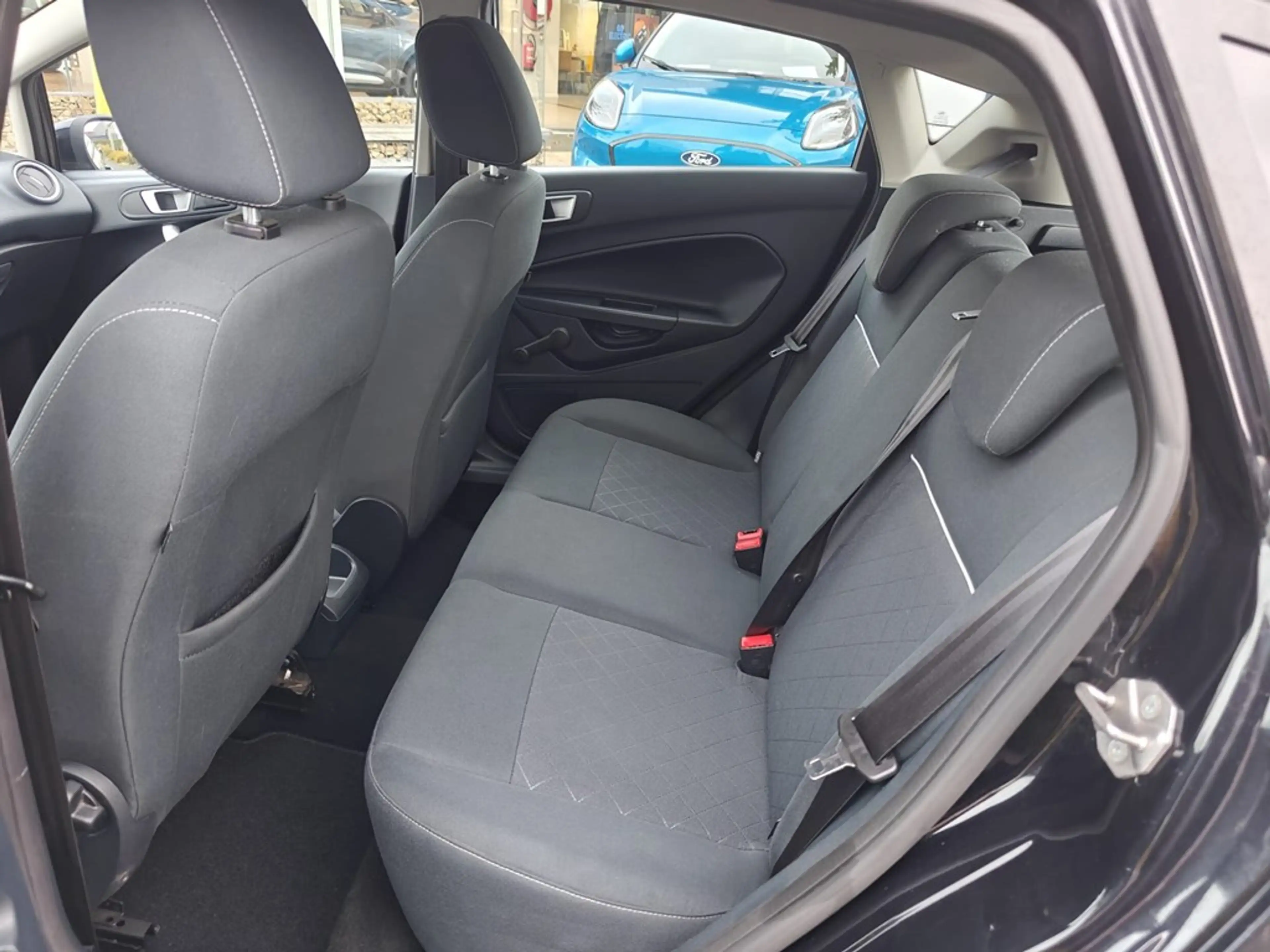 Ford Fiesta Trend — photo 14