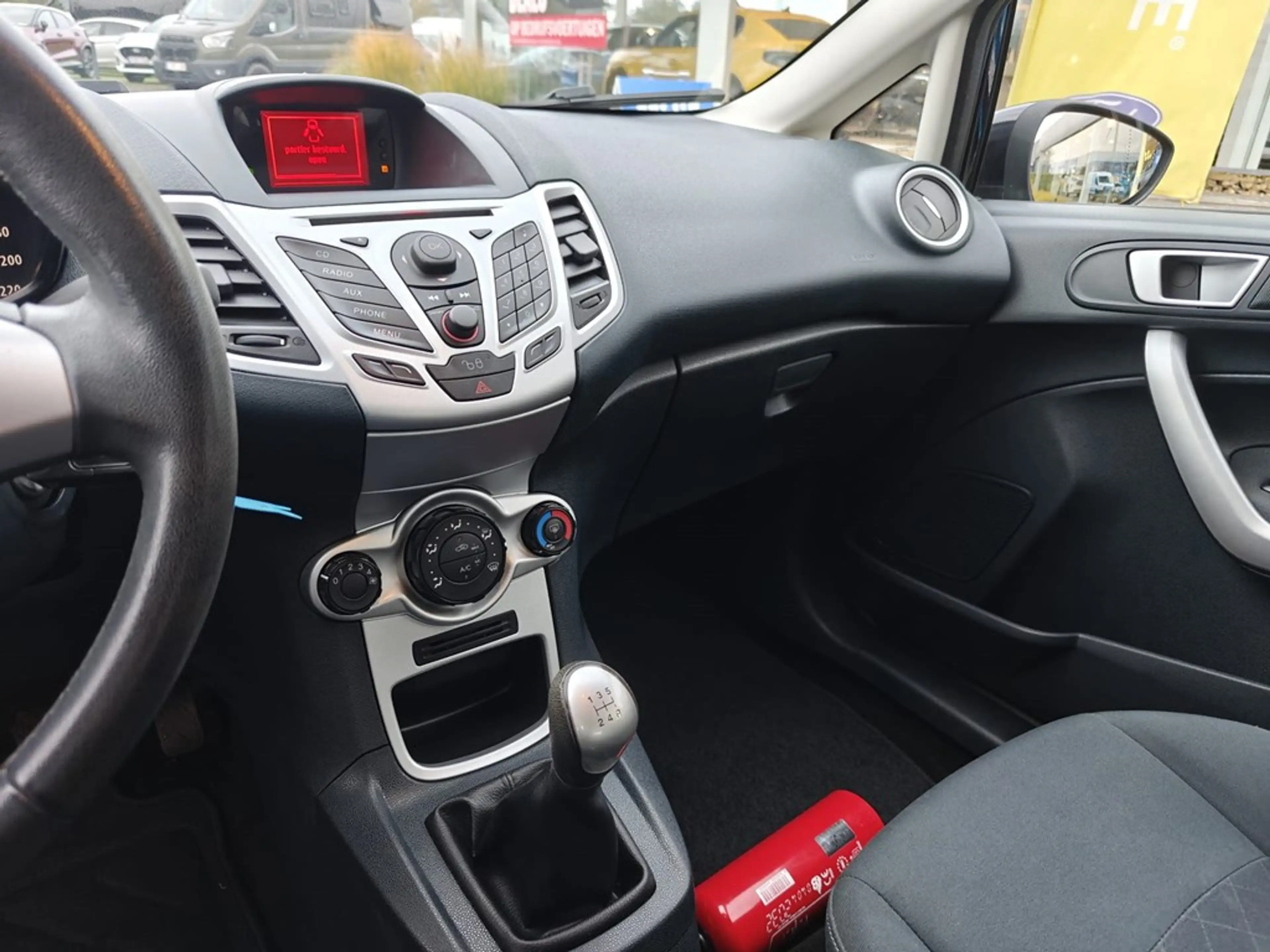 Ford Fiesta Trend — photo 12