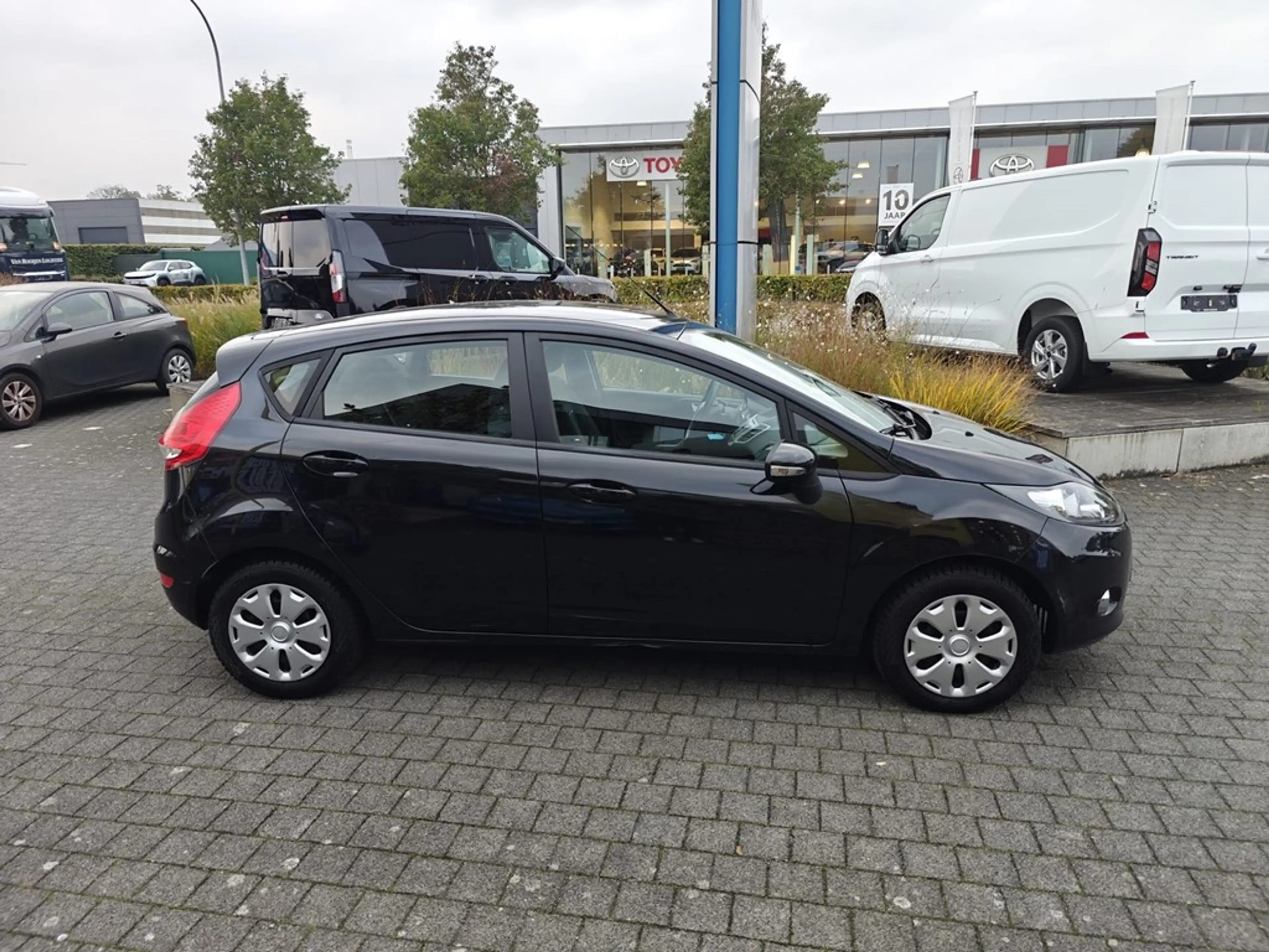 Ford Fiesta Trend — photo 6