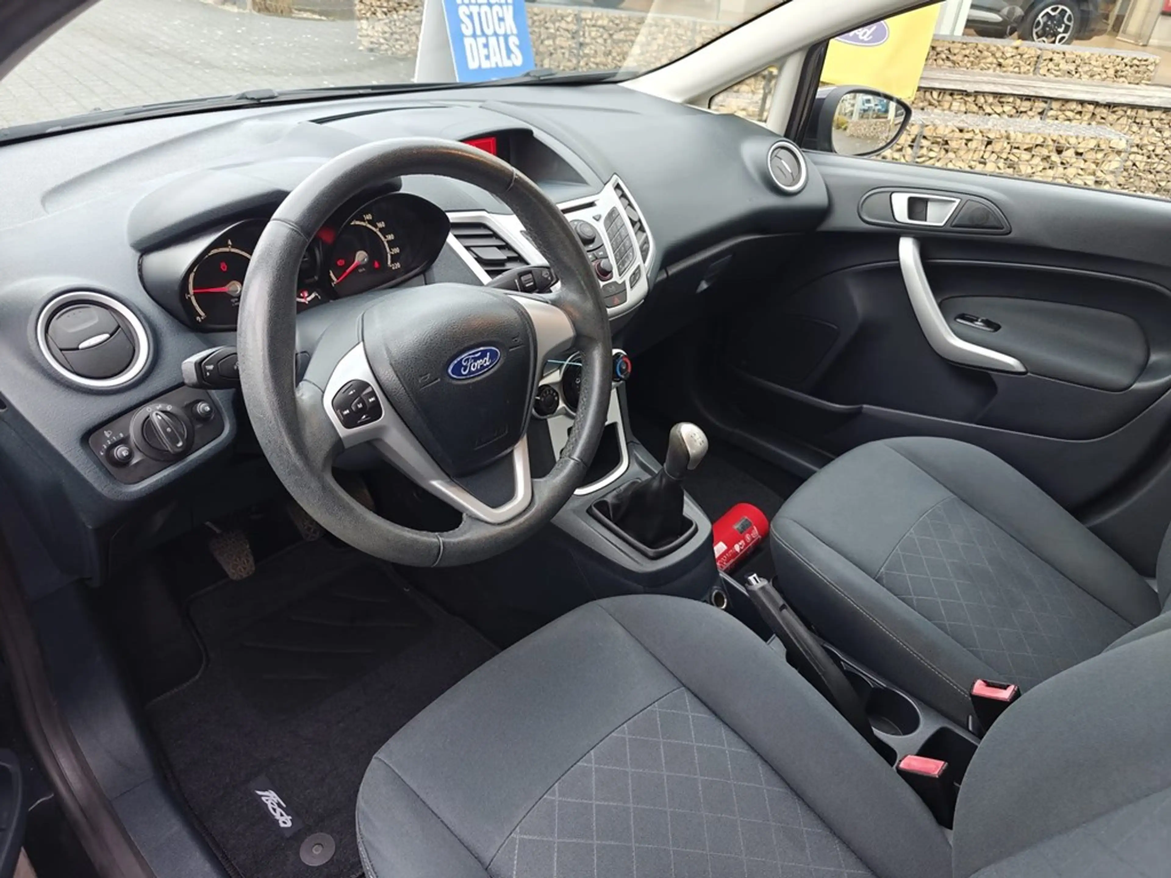 Ford Fiesta Trend — photo 10