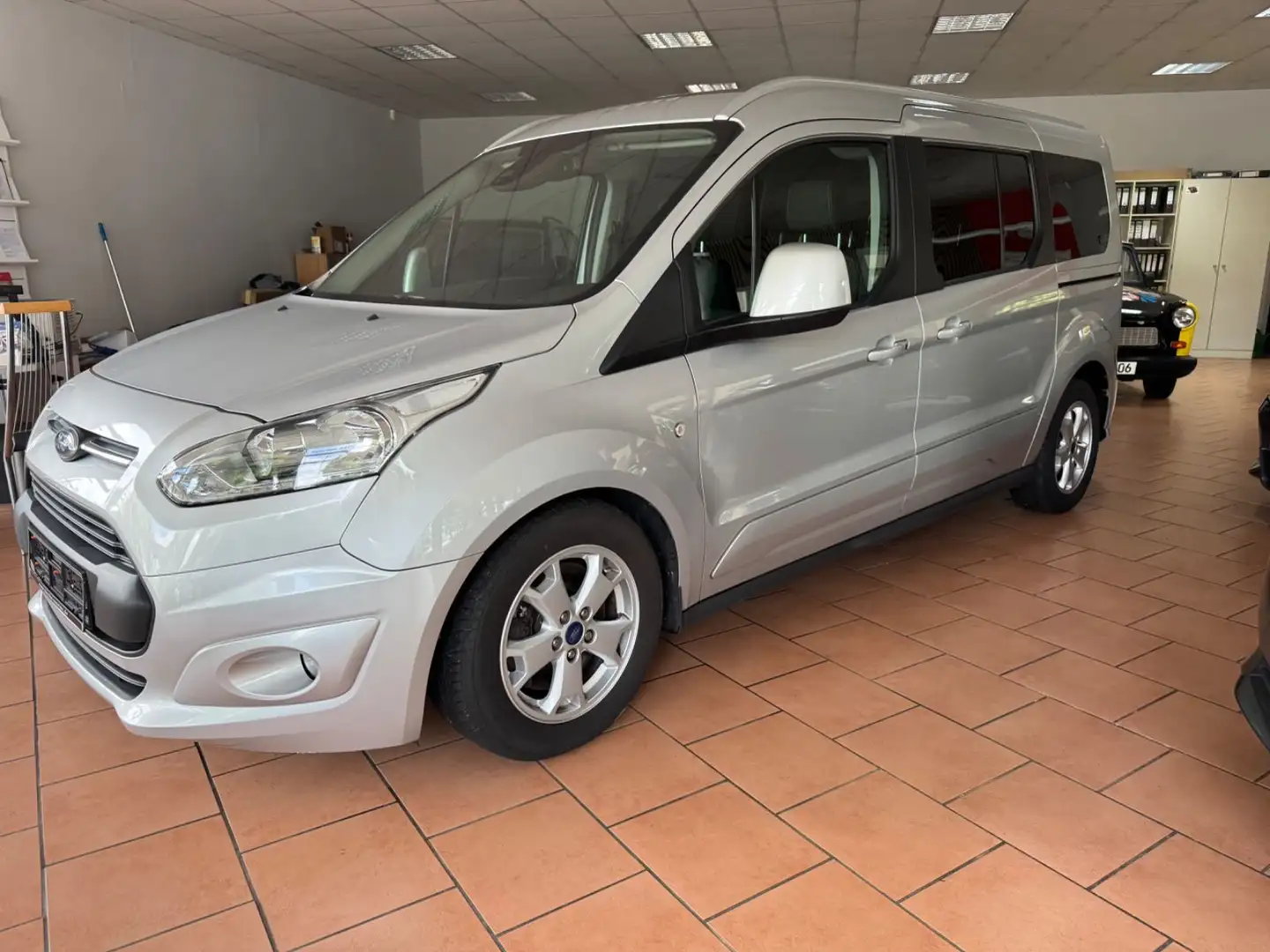 Ford Grand Tourneo Connect Titanium Silber - 1