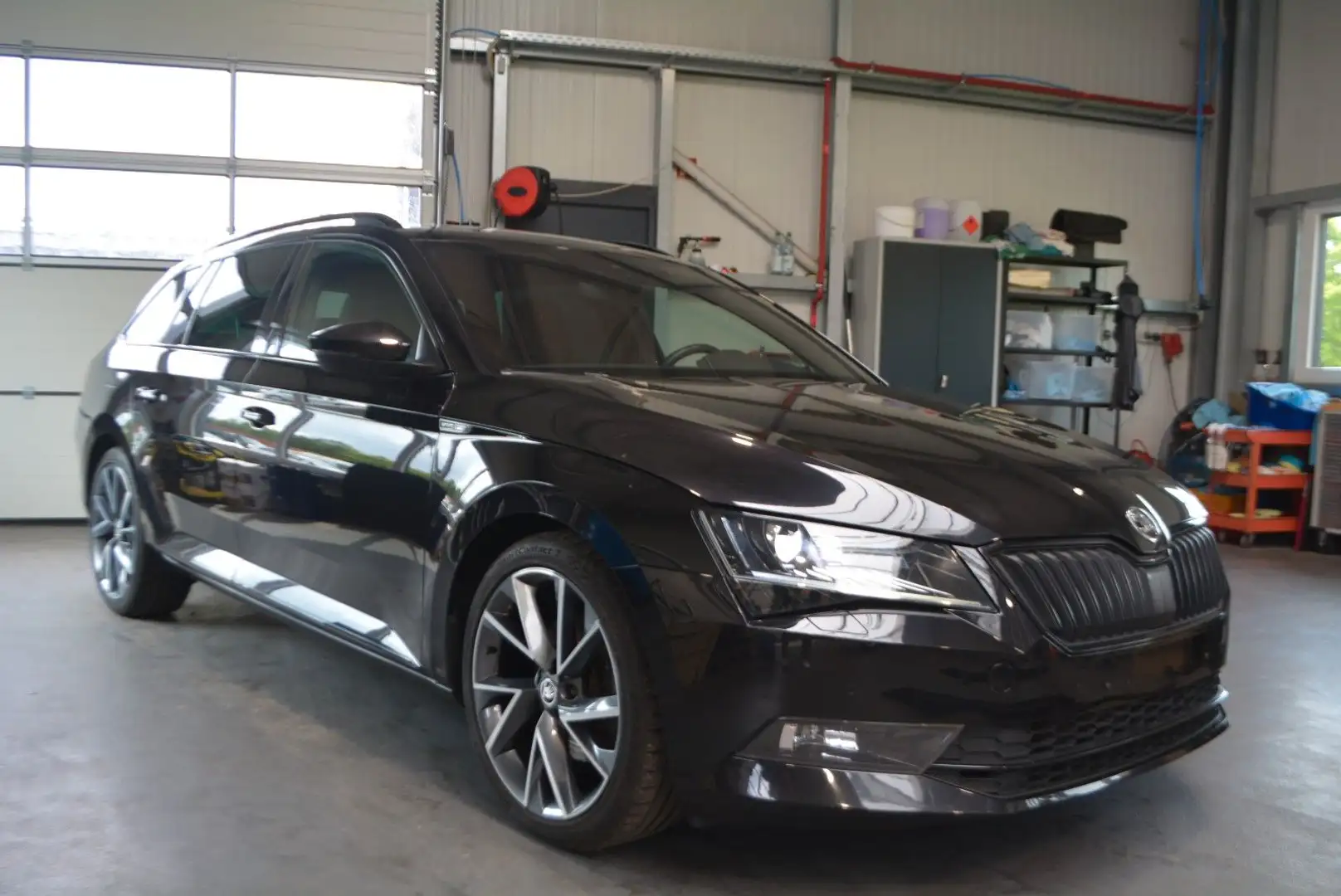 Skoda Superb Combi Sportline virtualCP-Garantie incl. Zwart - 1