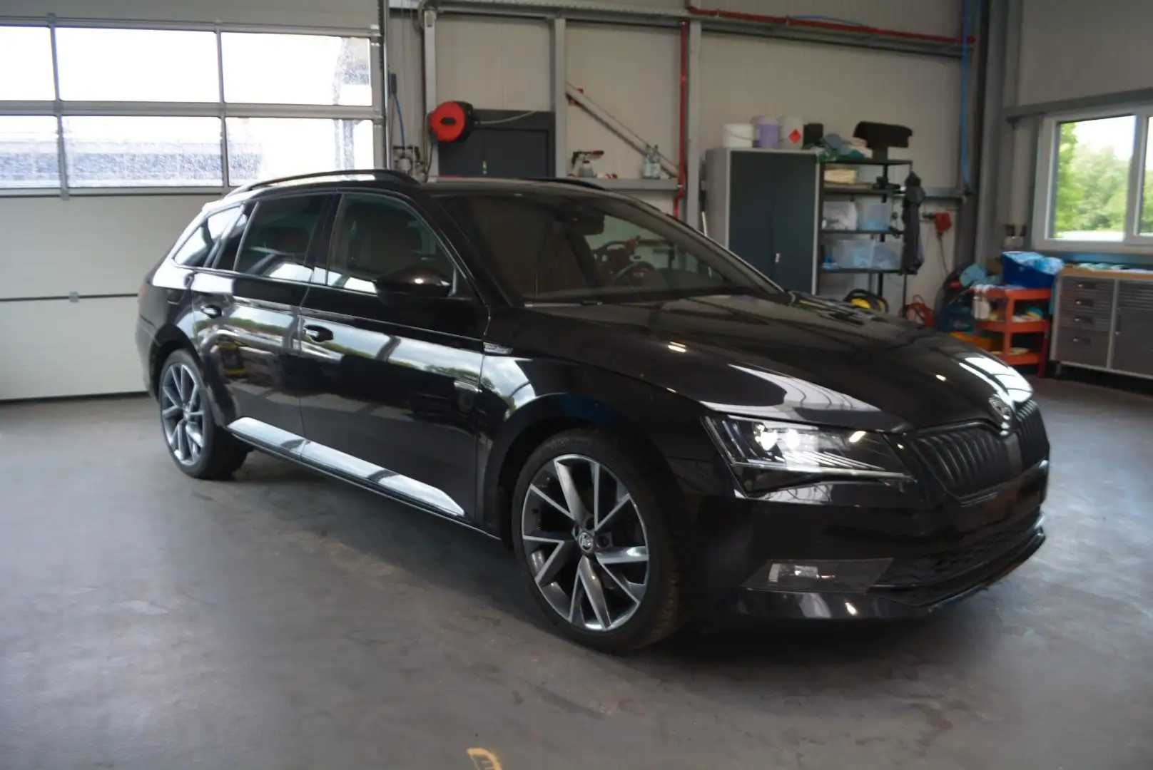 Skoda Superb Combi Sportline virtualCP-Garantie incl. Zwart - 2