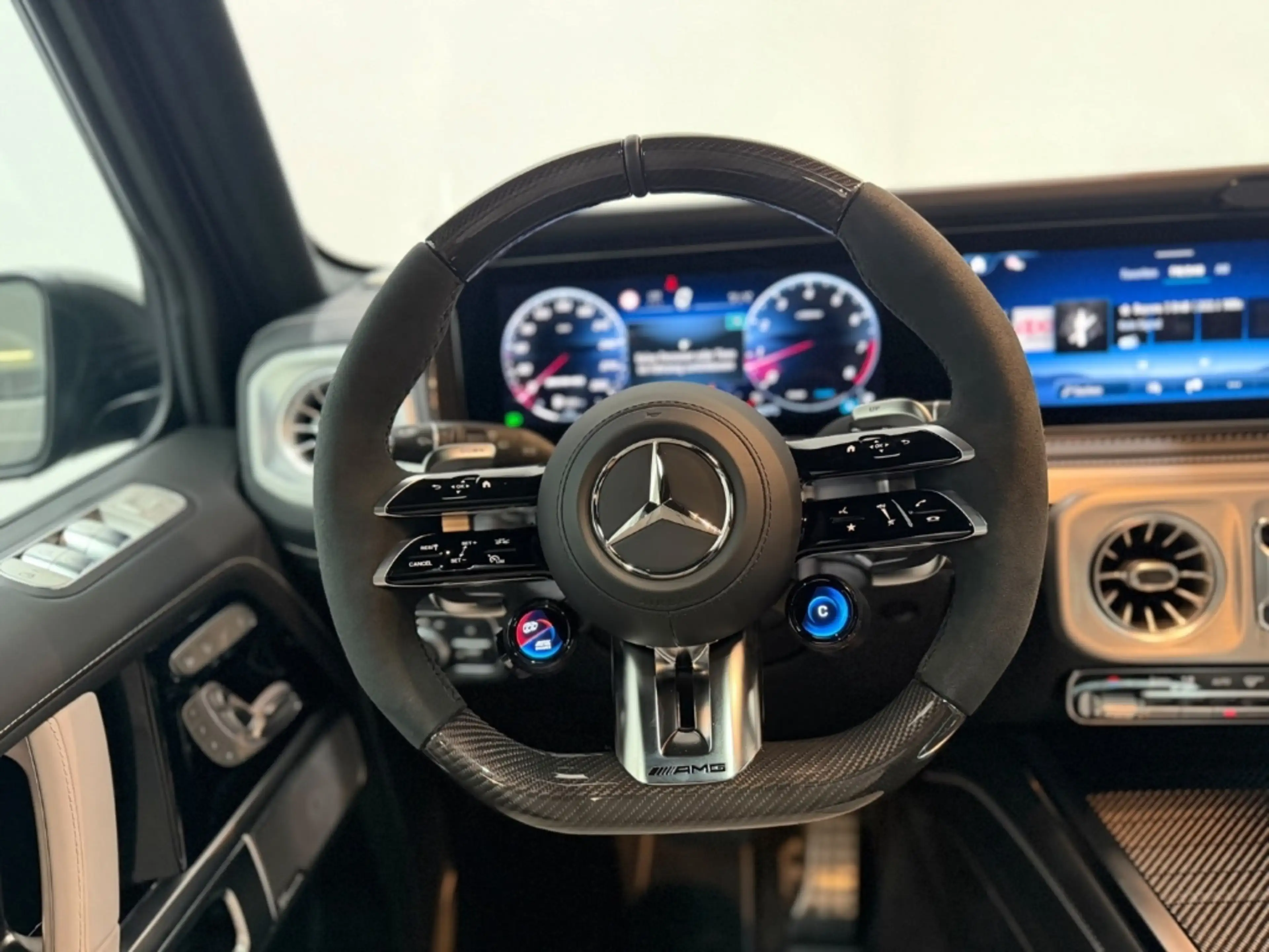 Mercedes-Benz G 63 AMG IN&OUT CARBON A22 TV MY27 WINTER + KOMFORT PAKET — photo 15
