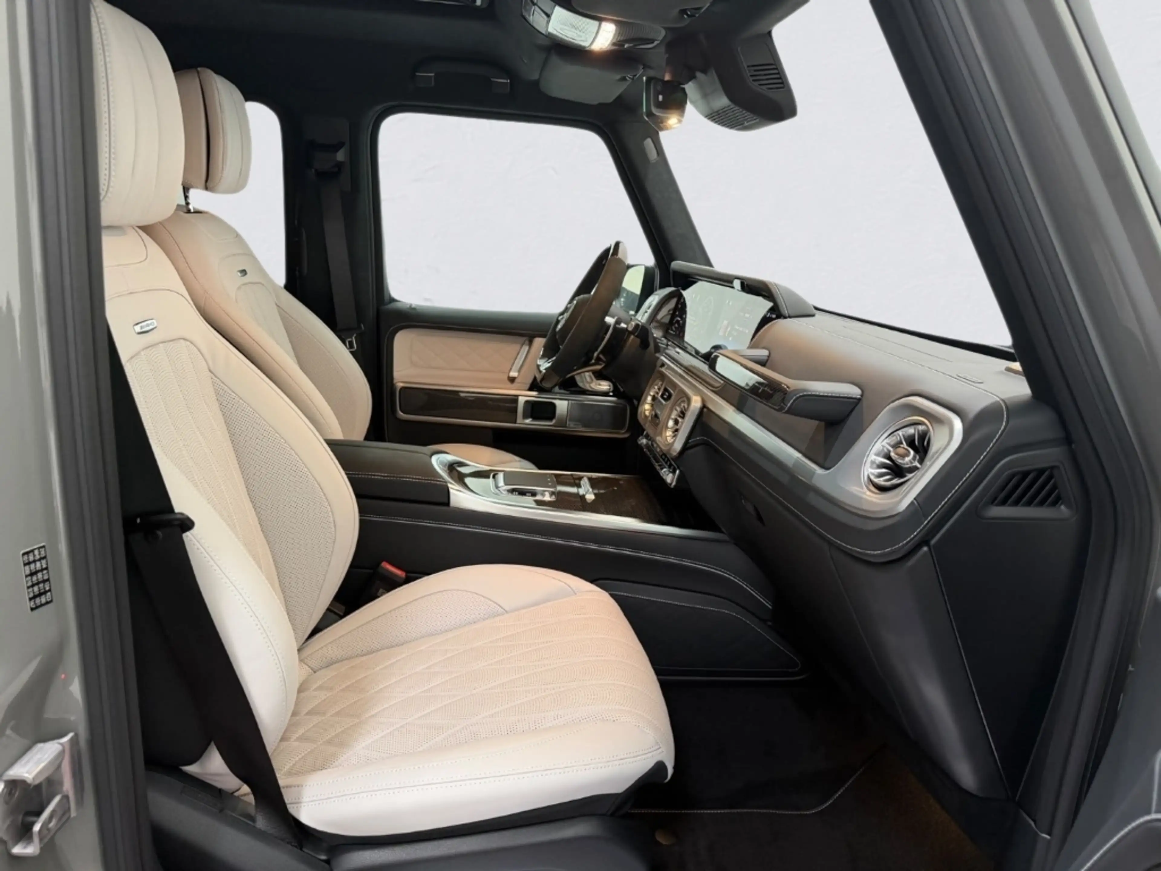 Mercedes-Benz G 63 AMG IN&OUT CARBON A22 TV MY27 WINTER + KOMFORT PAKET — photo 12