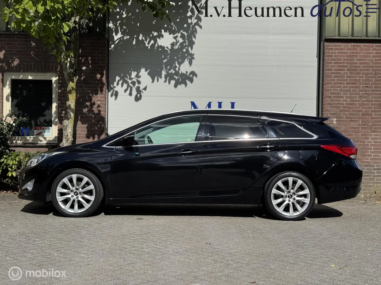 Hyundai i40 1.6 GDI Keyless Camera Bluetooth LED Schwarz - 2