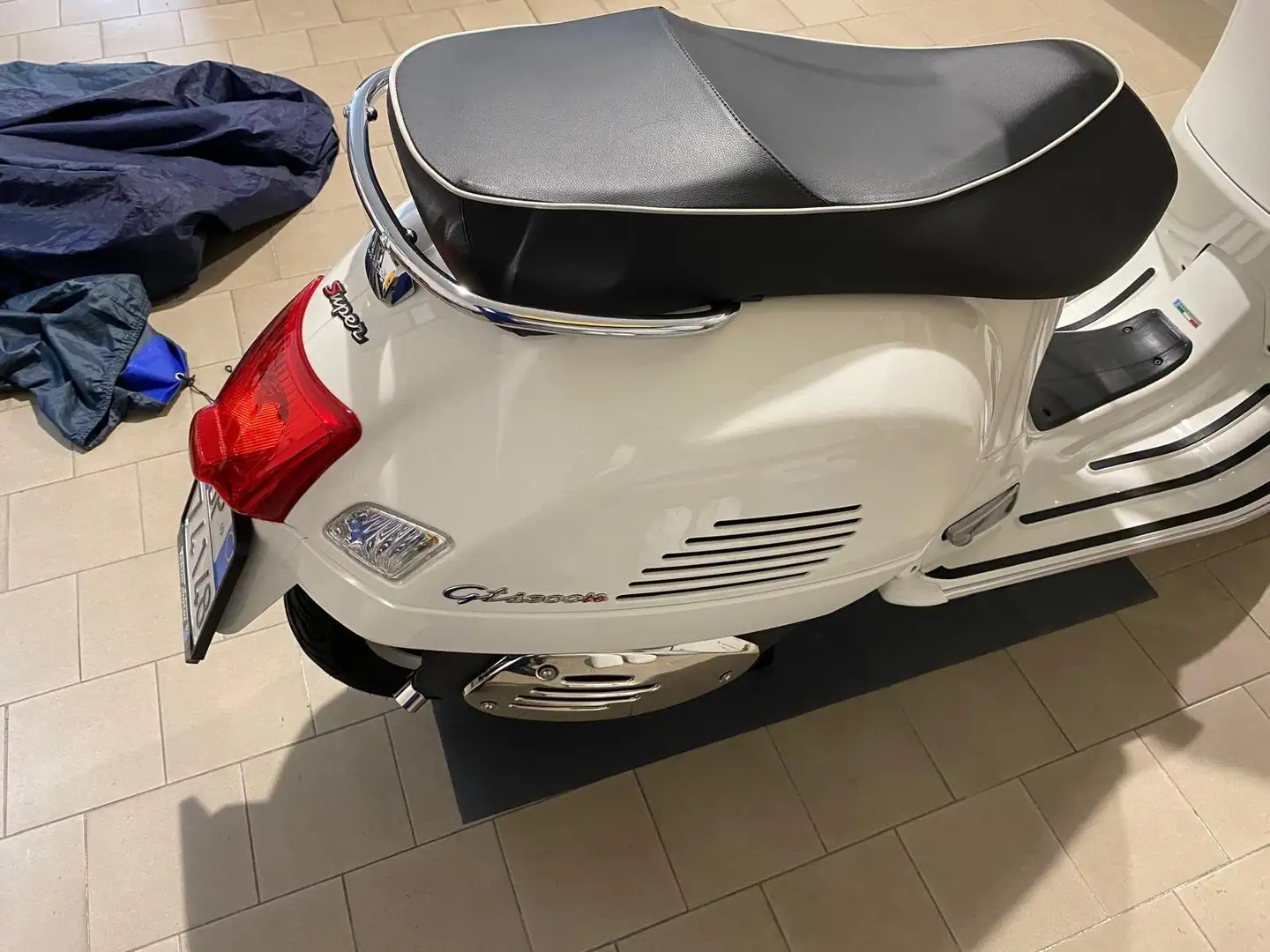 Piaggio GTS 300 Bílá - 2