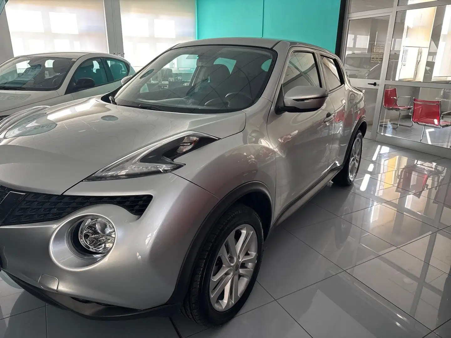 Nissan Juke 1.5 dCi Acenta 6MT Grijs - 2