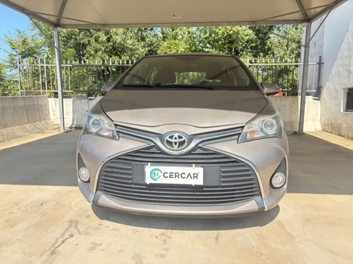 Toyota Yaris 1.0 5 porte Lounge GPL FINO AL 02/26 OK NEOP Grigio - 2