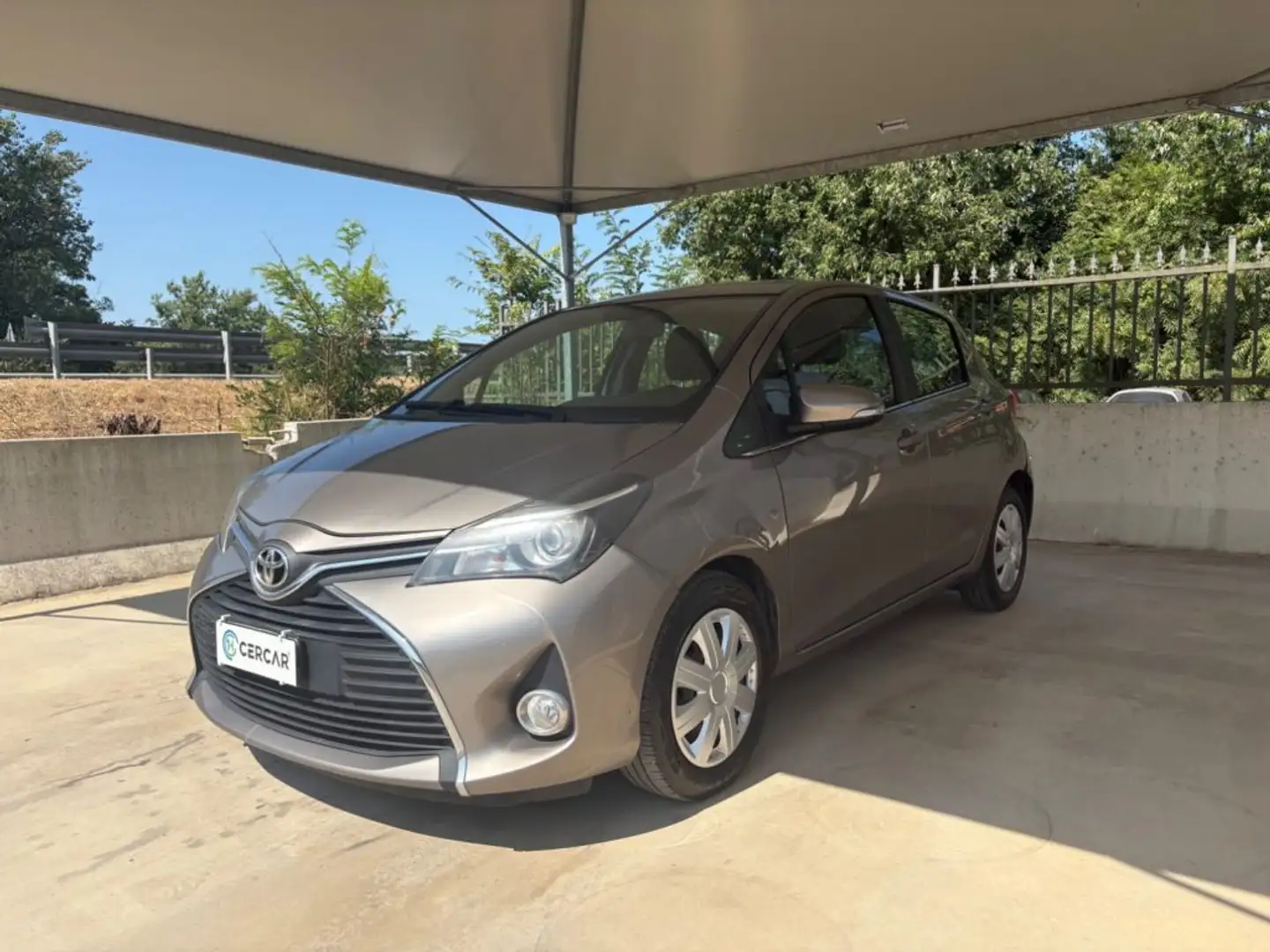 Toyota Yaris 1.0 5 porte Lounge GPL FINO AL 02/26 OK NEOP Grigio - 1