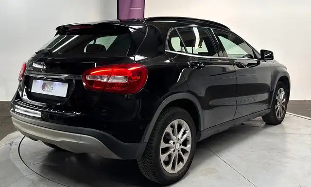 Mercedes-Benz GLA view 5