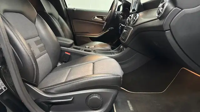 Mercedes-Benz GLA view 15