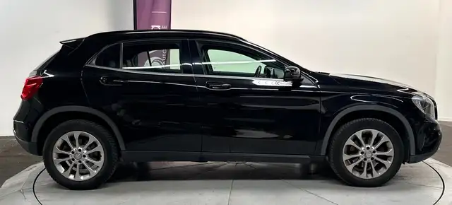 Mercedes-Benz GLA view 8