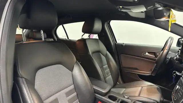 Mercedes-Benz GLA view 14
