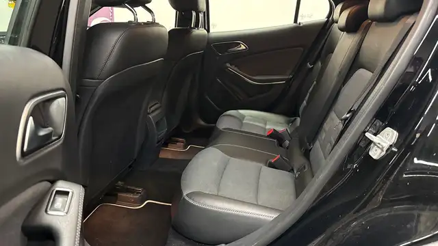 Mercedes-Benz GLA view 12