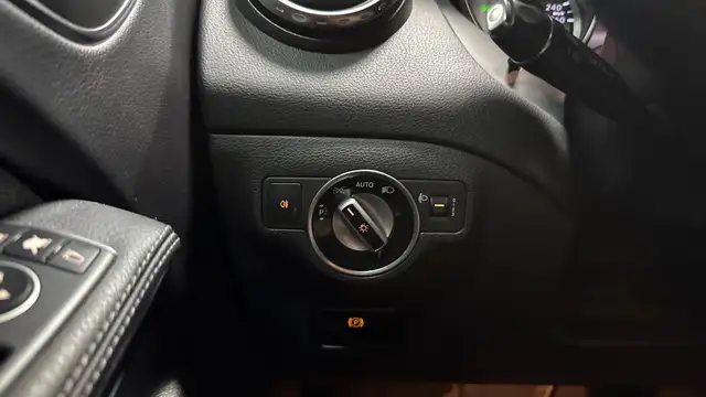 Mercedes-Benz GLA view 24