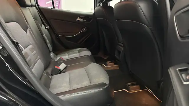Mercedes-Benz GLA view 13