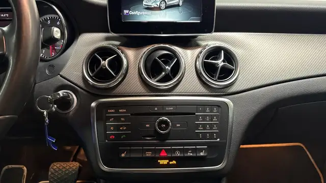 Mercedes-Benz GLA view 22