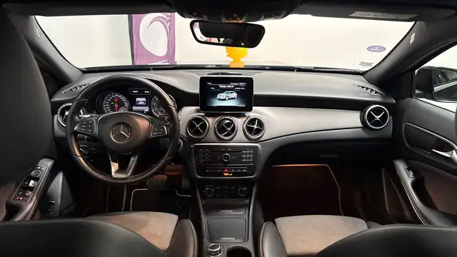 Mercedes-Benz GLA view 9