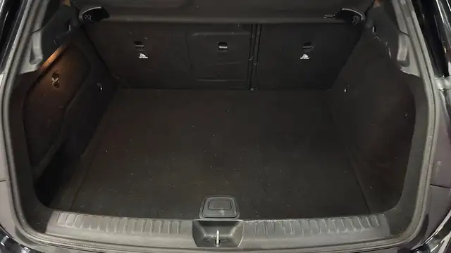 Mercedes-Benz GLA view 27