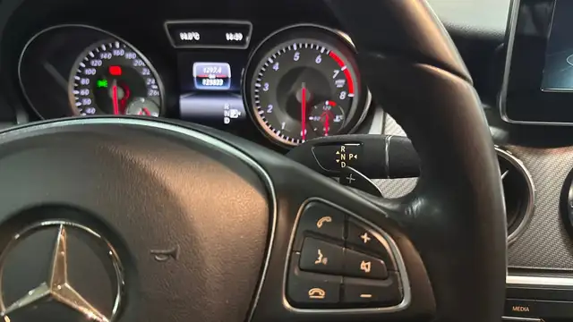 Mercedes-Benz GLA view 17