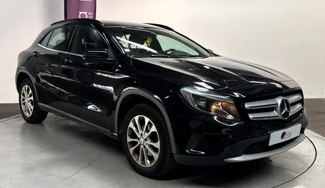 Mercedes-Benz GLA view 3