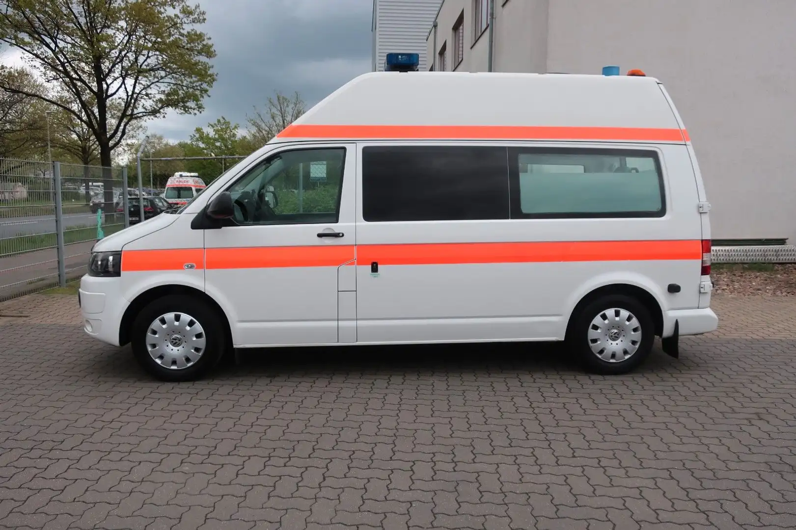 Volkswagen T5 Transporter KTW  Klima Weiß - 2