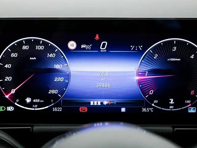 Mercedes-Benz Gla view 12