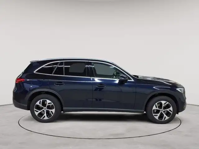 Mercedes-Benz GLC view 3