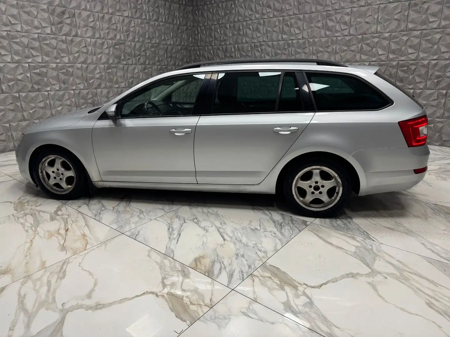 Skoda Octavia Combi Ambition 4x4 *Voll Fahrbereit* Silber - 2