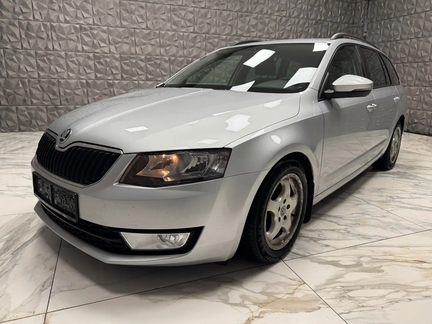 Skoda Octavia Combi Ambition 4x4 *Voll Fahrbereit* Silber - 1