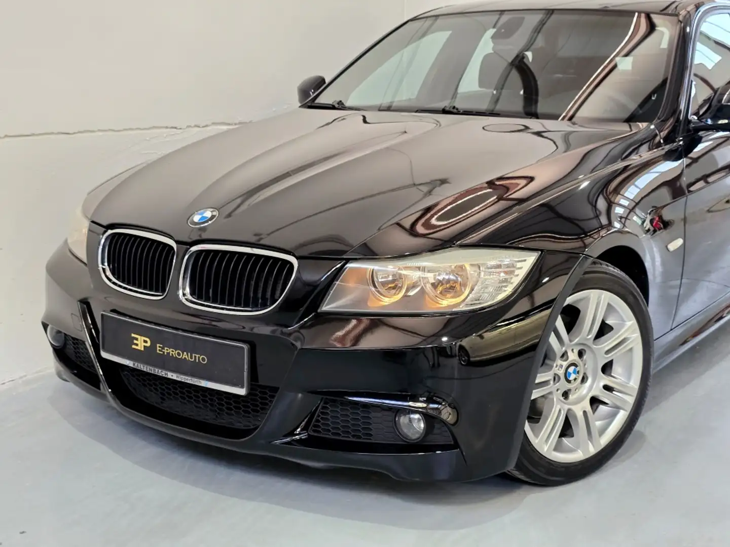 BMW 318 318d Noir - 2