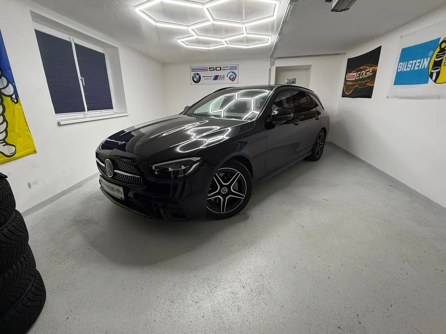 Mercedes-Benz E 220 E 220 d (213.204) *LED*AMBIENTE*PANORAMA*GARANTIE*VIRTUELL*RÜCKFAHRKAMERA* Schwarz - 1
