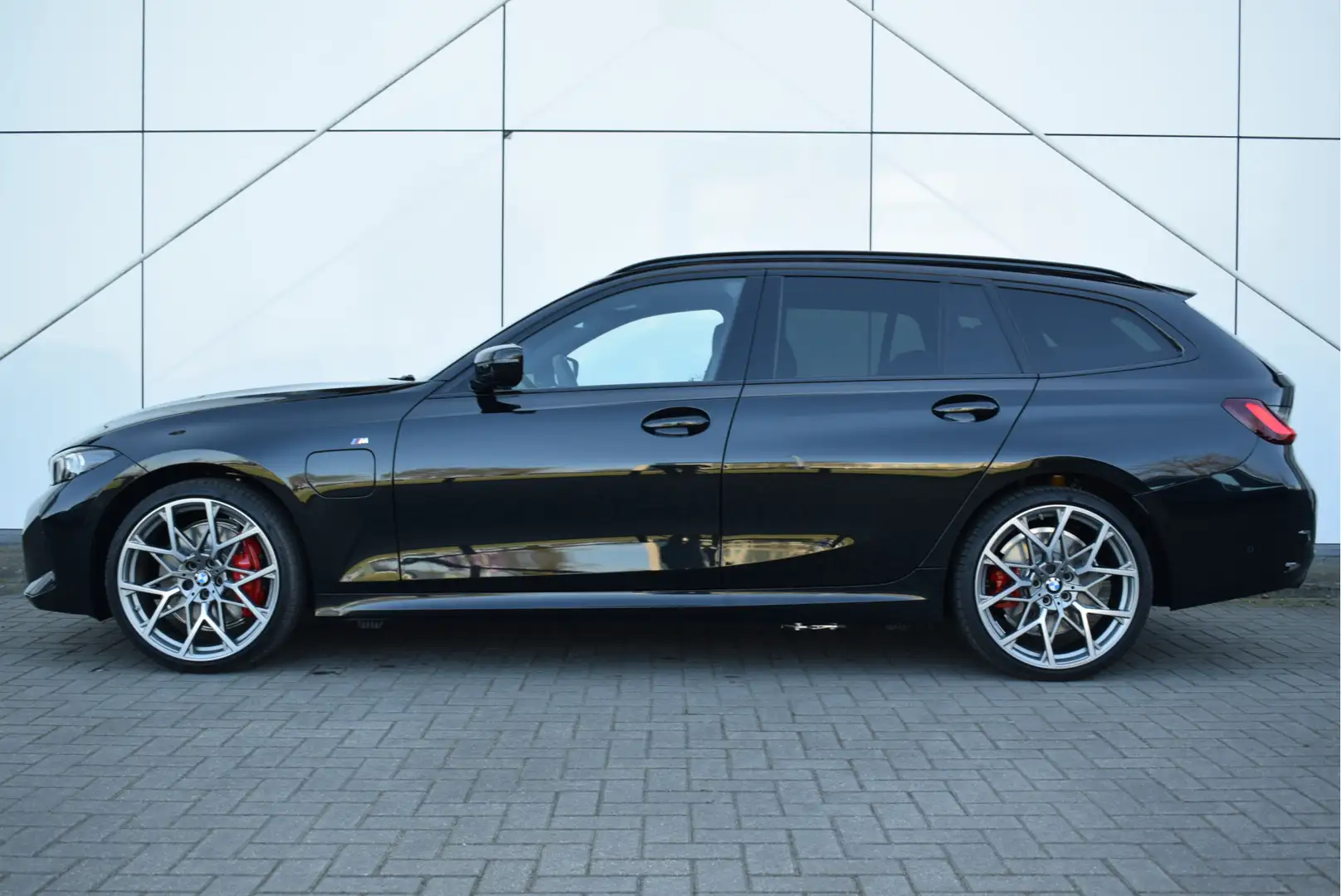 BMW 330 3 Serie Touring 330e M Sport Automaat / Sportstoel Zwart - 2