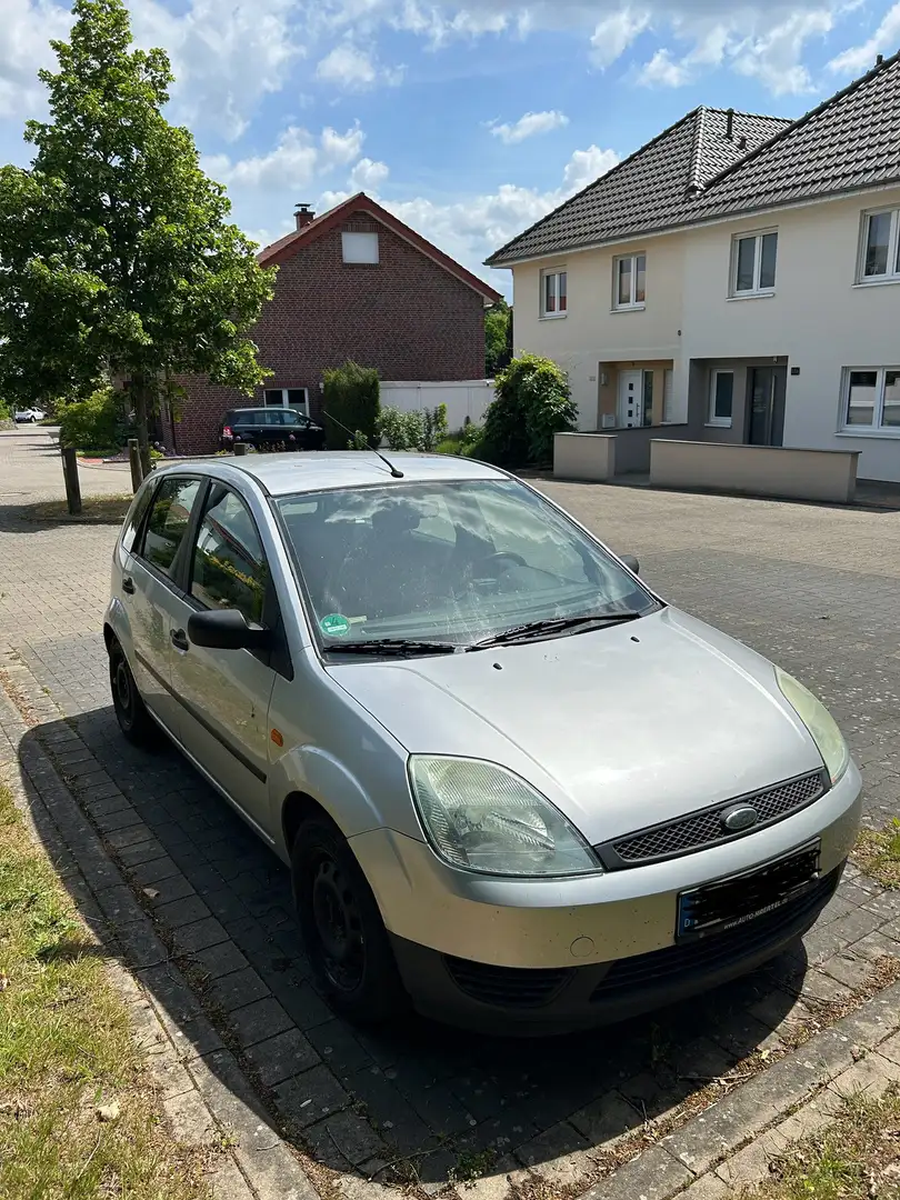 Ford Fiesta Silber - 2