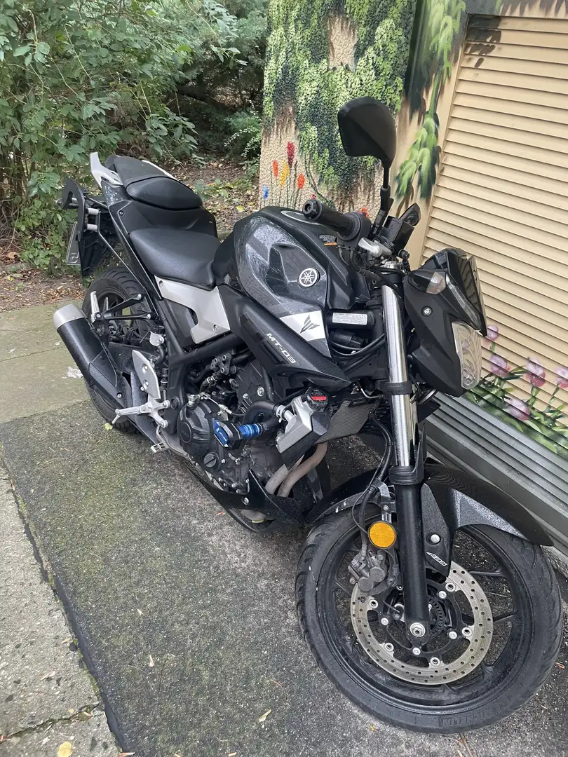 Yamaha MT-03 Schwarz - 1