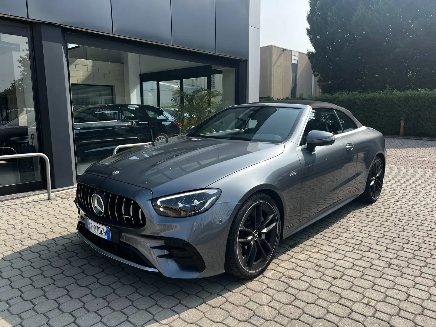 Mercedes-Benz E 53 AMG E Cabrio AMG 53 mhev (eq-boost) 4matic + auto my20 Šedá - 1
