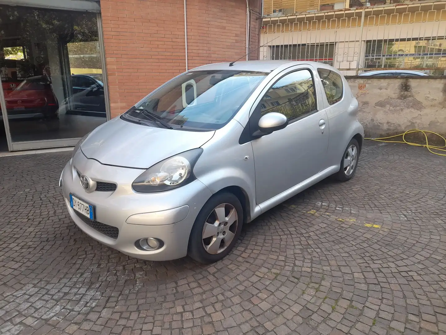 Toyota Aygo Aygo 1.0 12V VVT-i 3 porte M-MT CON SPORT PACK Silber - 2