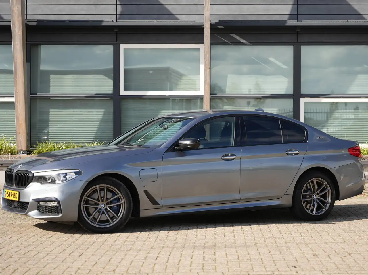 BMW 530