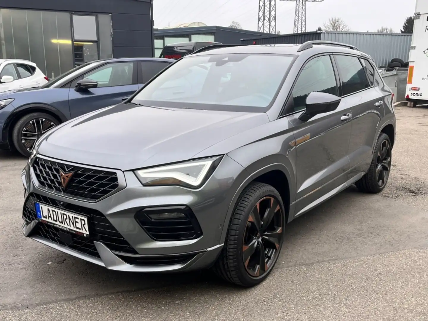 CUPRA Ateca 1.5TSI DSG *PANO+AHK+BEATS+ACC+NAVI* 299€ mtl Gris - 2