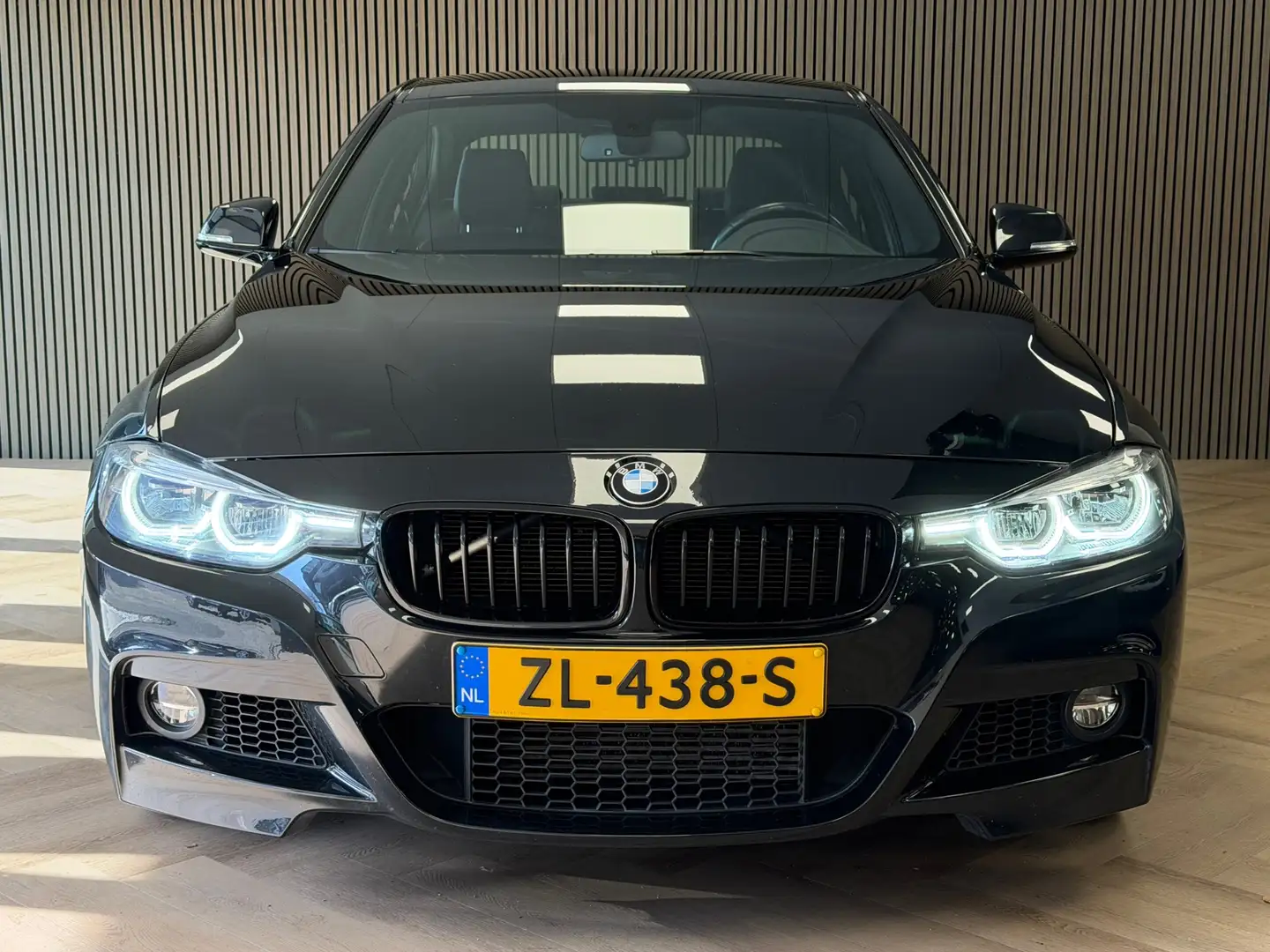 BMW 318 3-serie 318i M Sport Edition AUT. LEDER NAVIGATIE Negro - 2