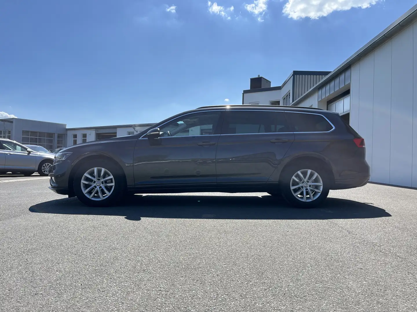 Volkswagen Passat Variant 2.0 TDI DSG Business 106€ m. 20% Anzahlung AHK N Grau - 2