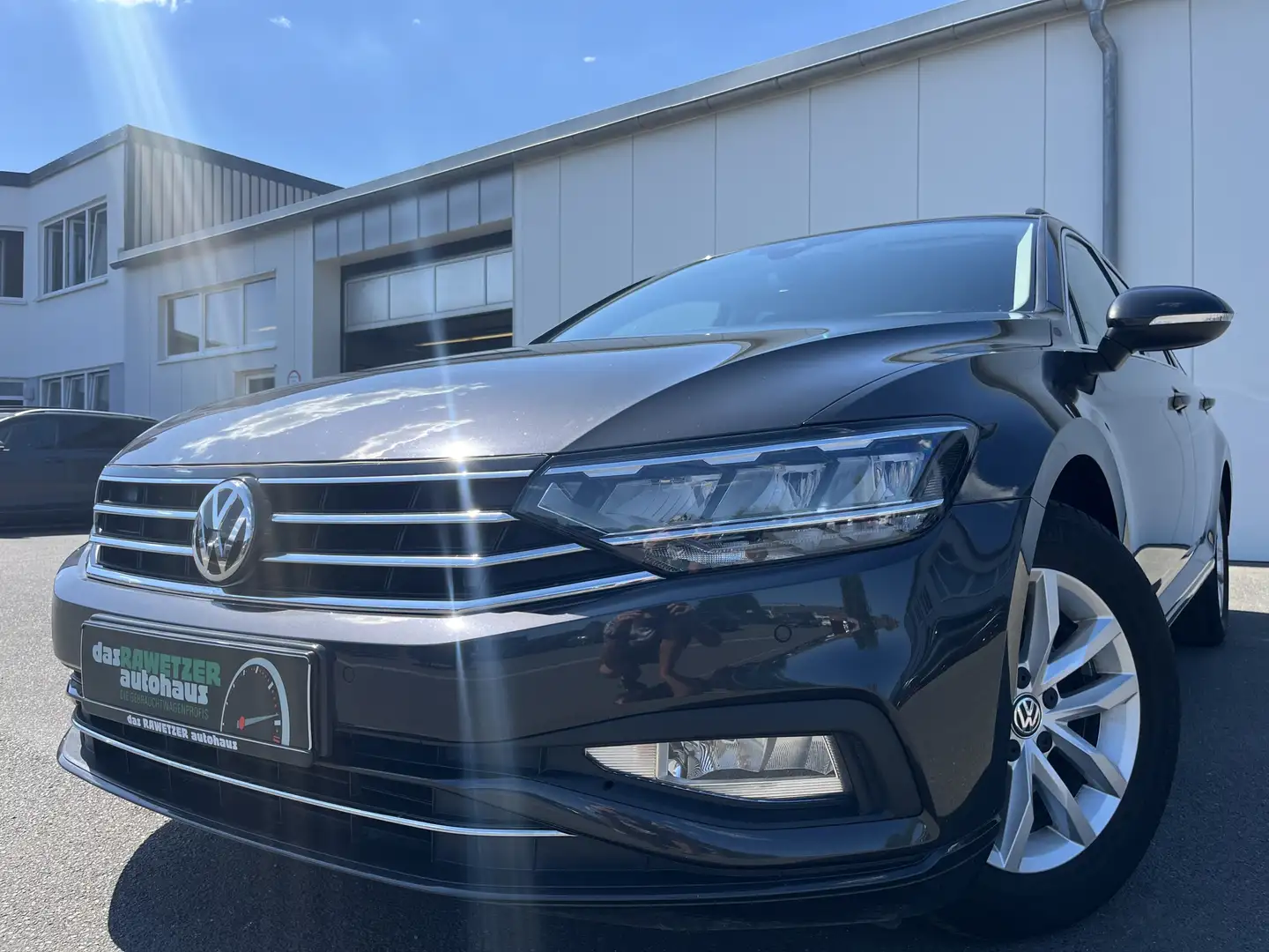 Volkswagen Passat Variant 2.0 TDI DSG Business 106€ m. 20% Anzahlung AHK N Grau - 1
