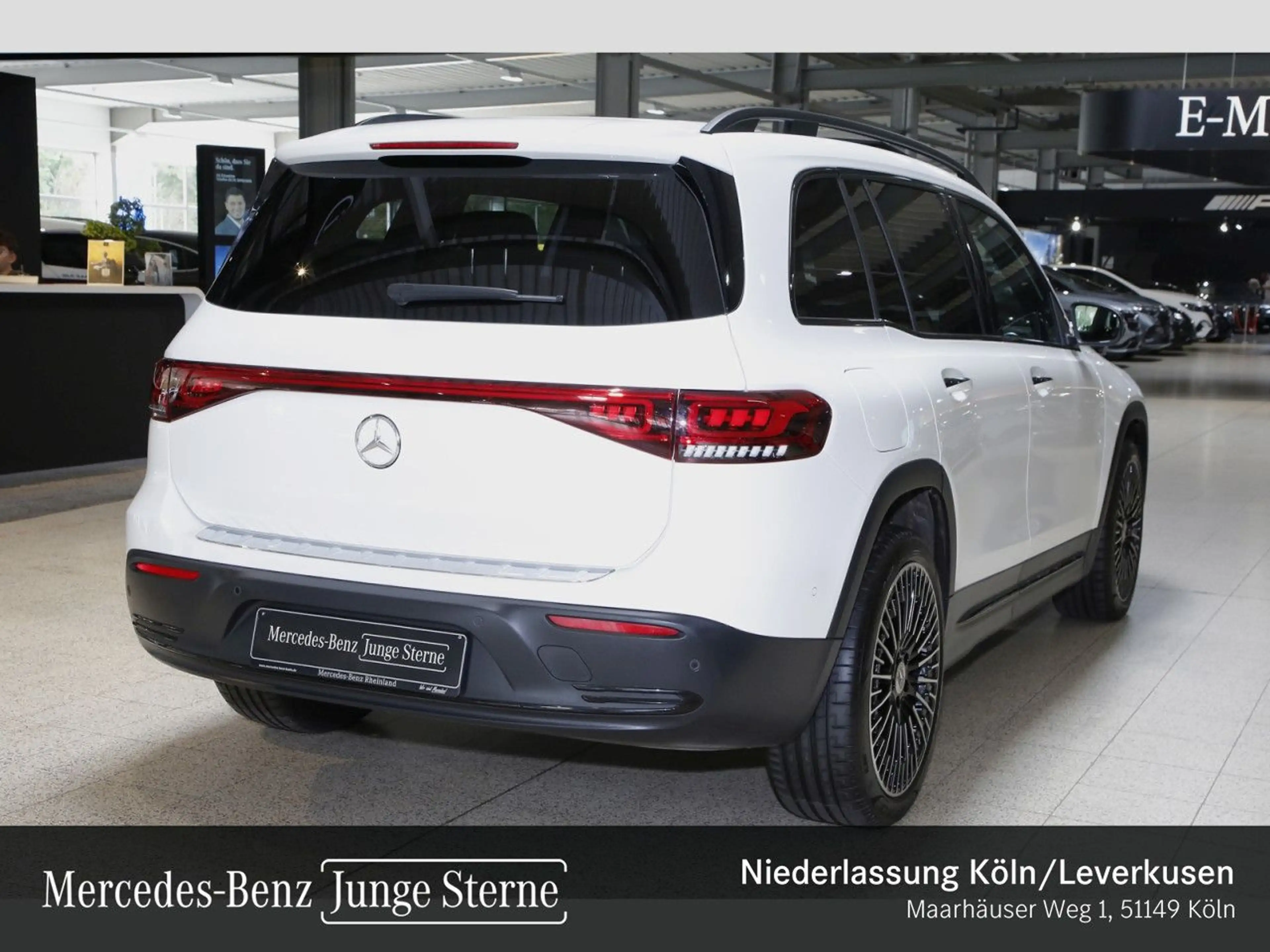 Mercedes-Benz EQB 250 PROG+NIGHT+20"+PLUS-PAKET+PANO+360+KEYLESS — photo 3