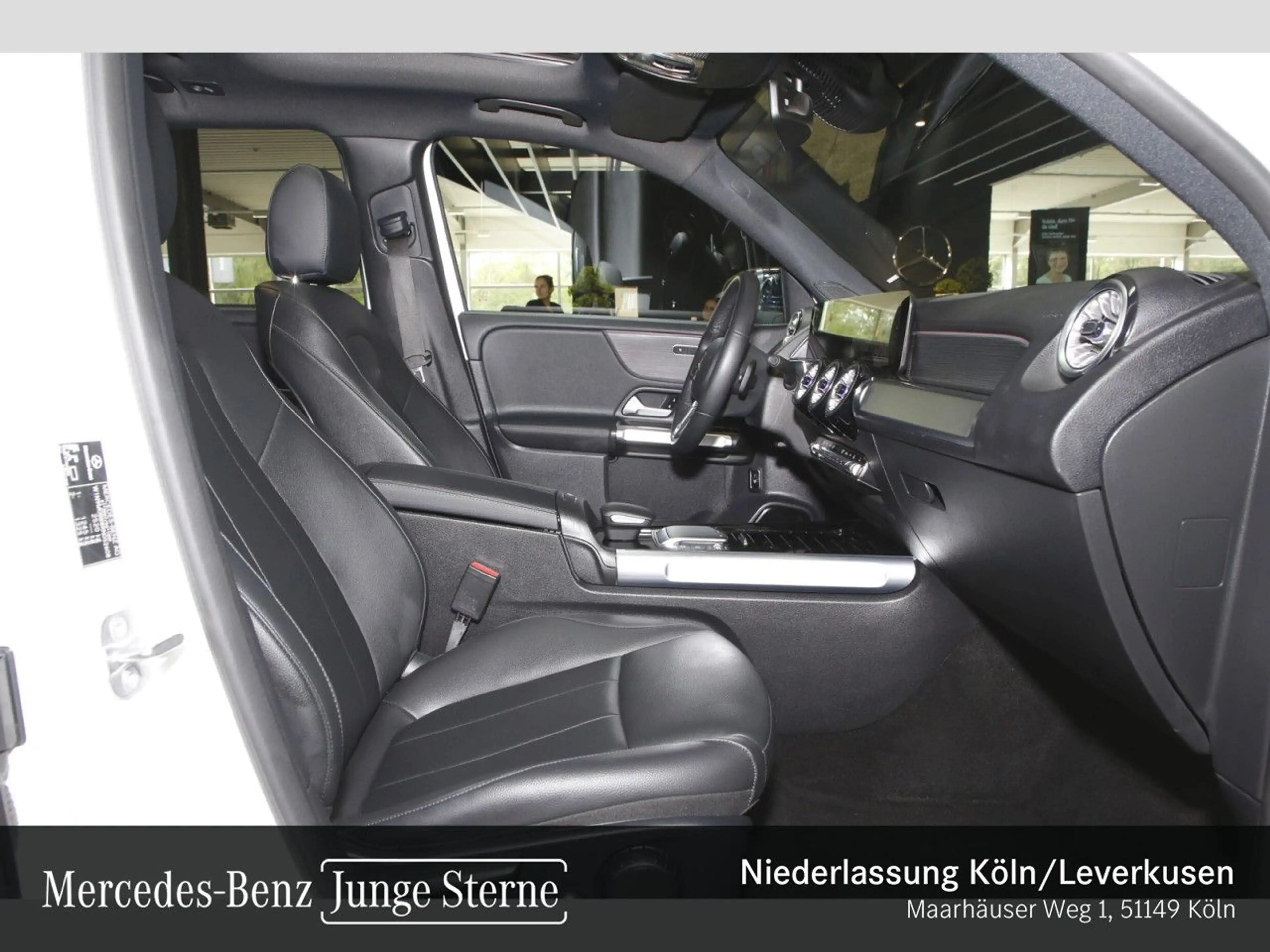 Mercedes-Benz EQB 250 PROG+NIGHT+20"+PLUS-PAKET+PANO+360+KEYLESS — photo 6