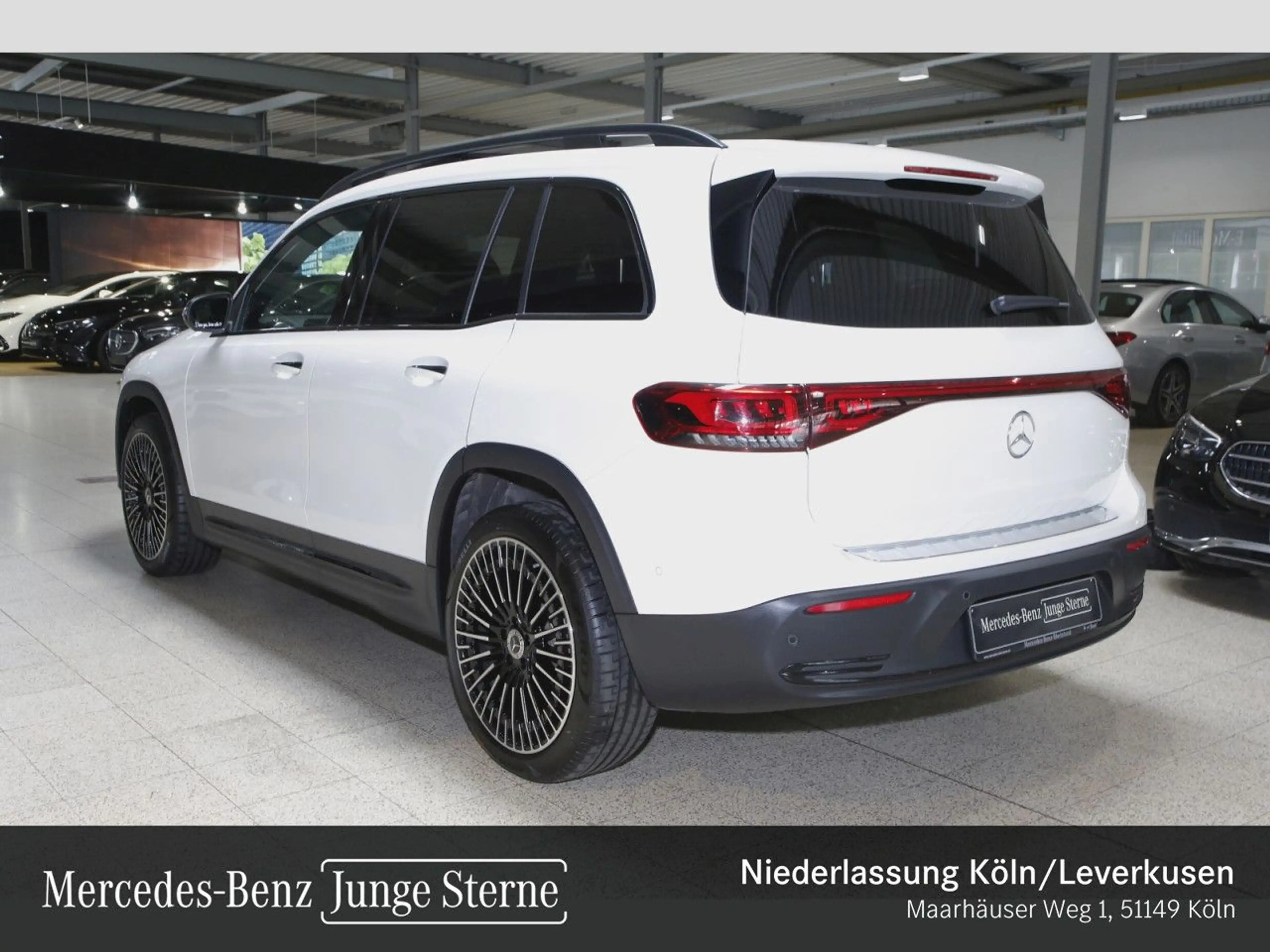 Mercedes-Benz EQB 250 PROG+NIGHT+20"+PLUS-PAKET+PANO+360+KEYLESS — photo 11